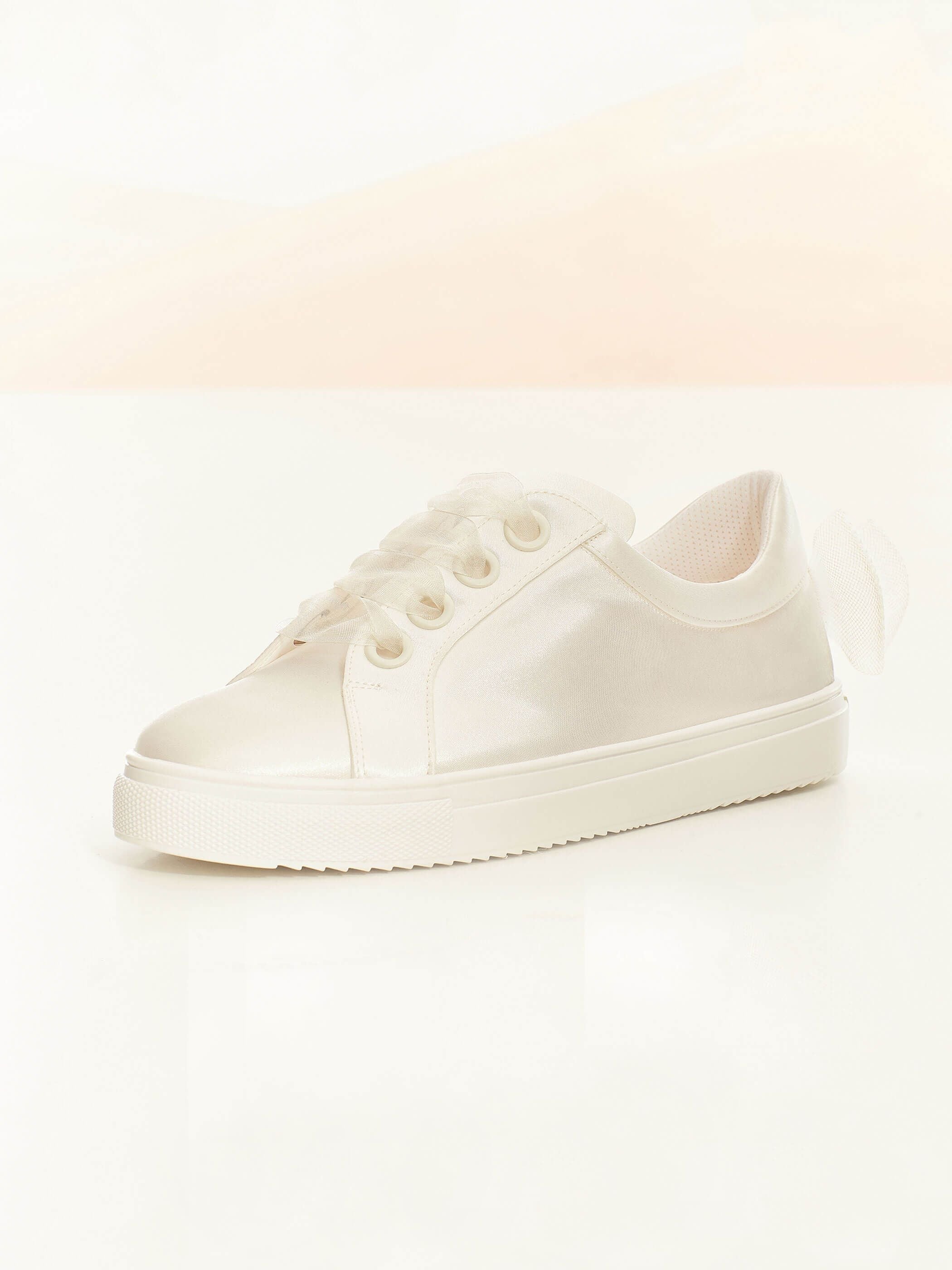 EMILY
Braut Sneaker aus Satin