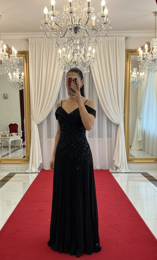 Abendkleid One-Shoulder mit Stickerei & Plisseerock – Modell C2101 – Schwarz