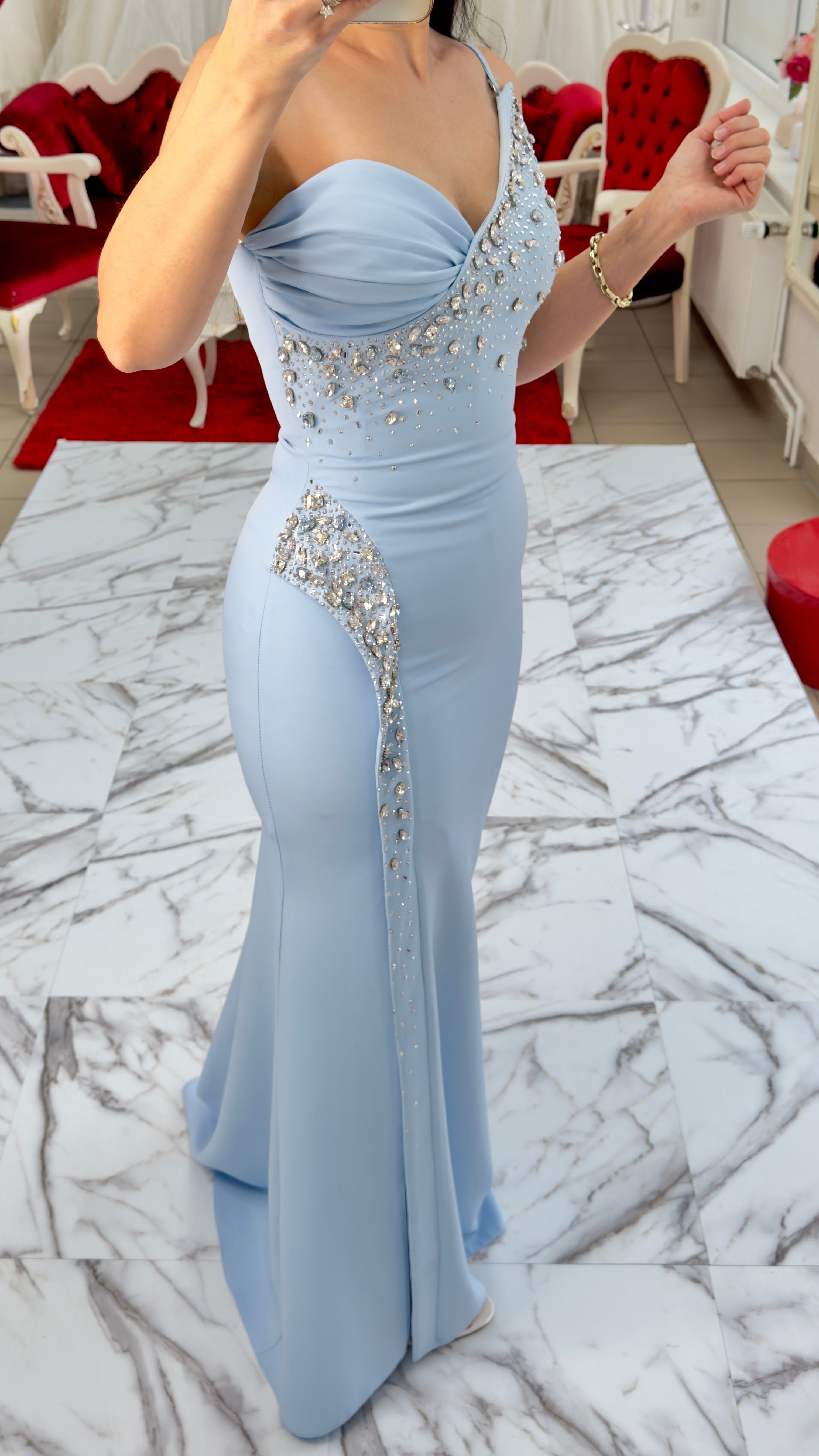 Elegantes figurbetontes Abendkleid mit Strassdetails c2143