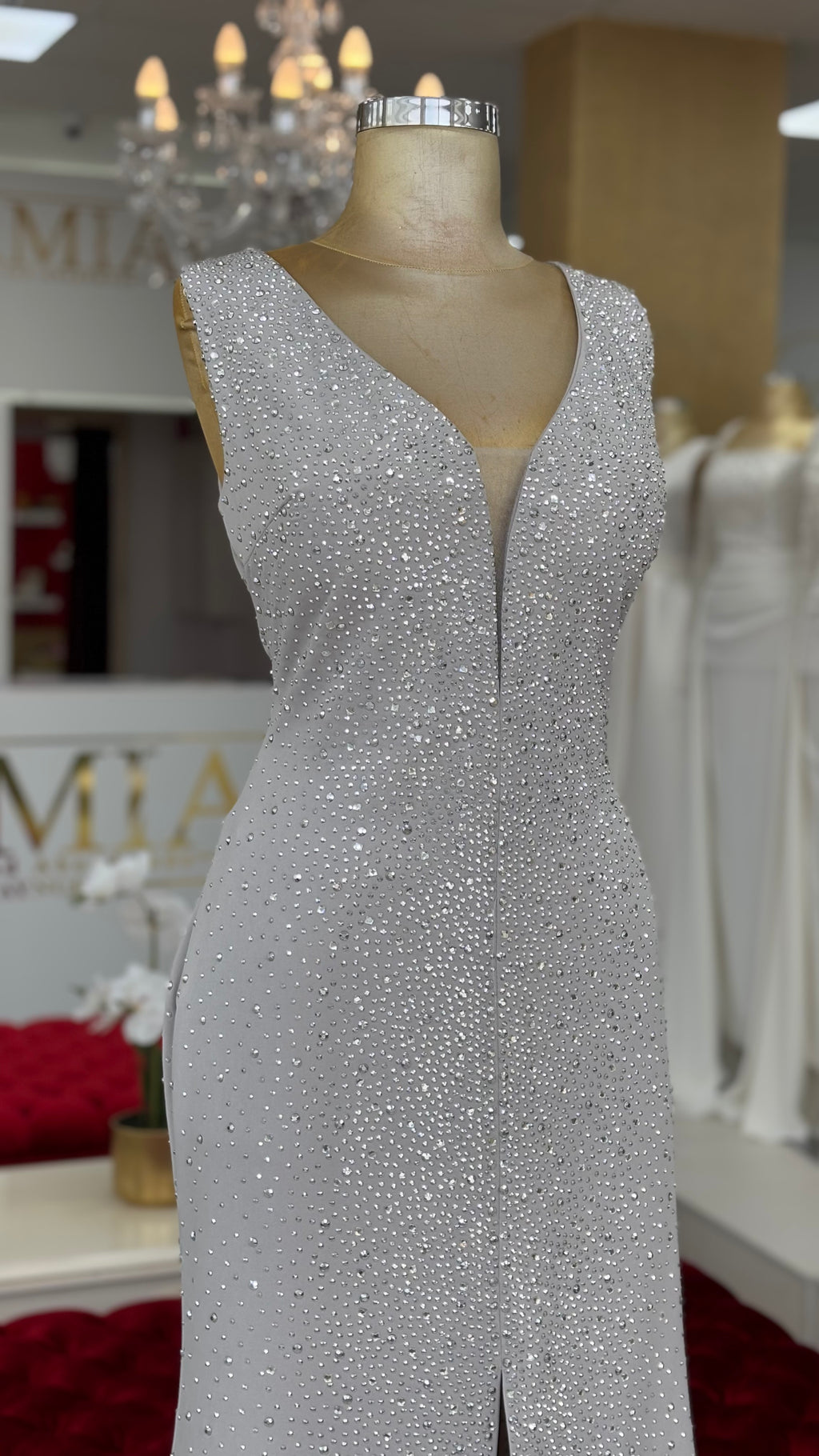 Elegantes Glanz-Abendkleid mit Beinschlitz / C5951