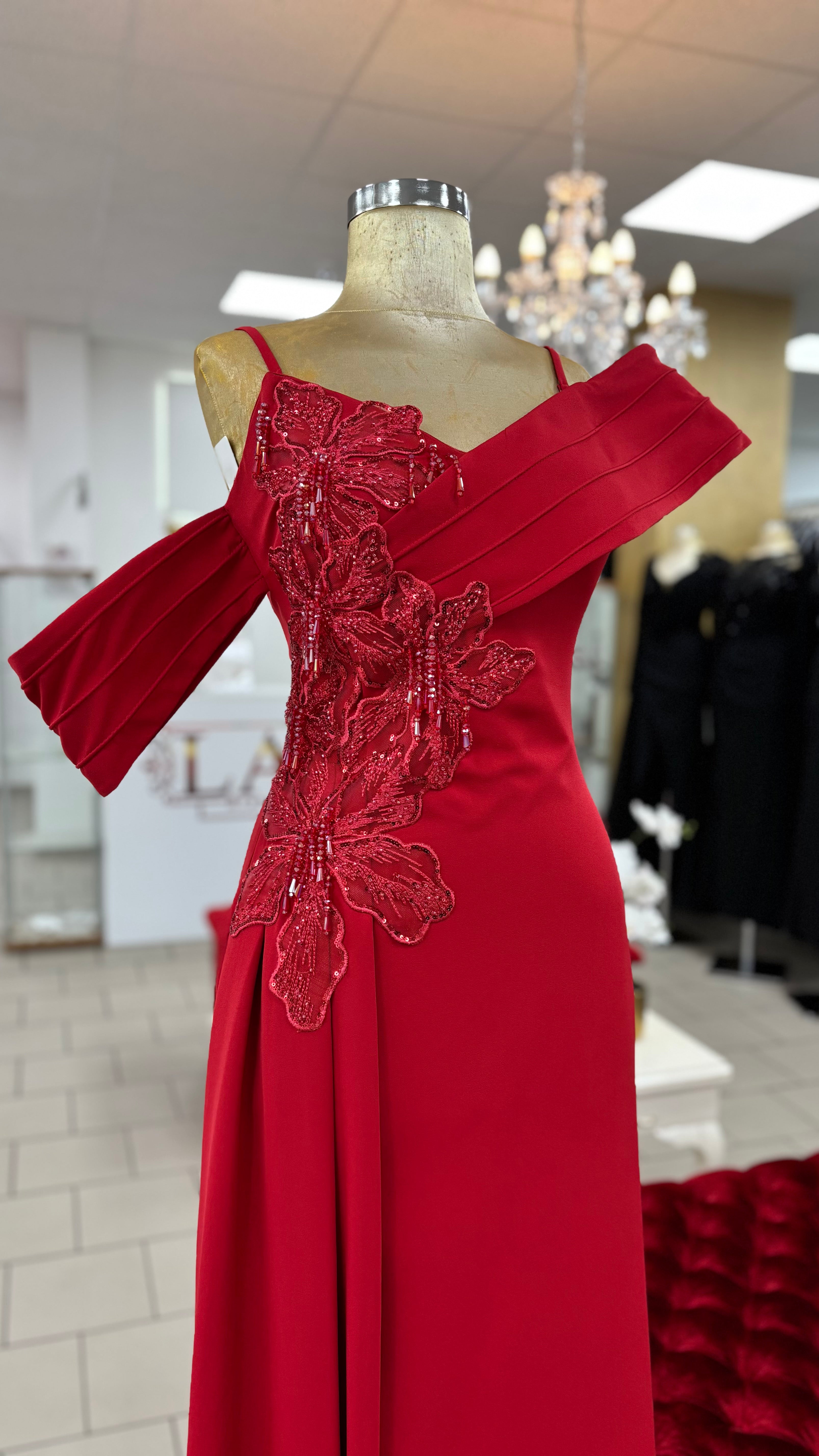 Elegantes Abendkleid mit Off-Shoulder-Design & Schlitz C2111