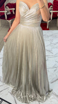 Elegantes Abendkleid mit schimmerndem Plissee-Rock C2139