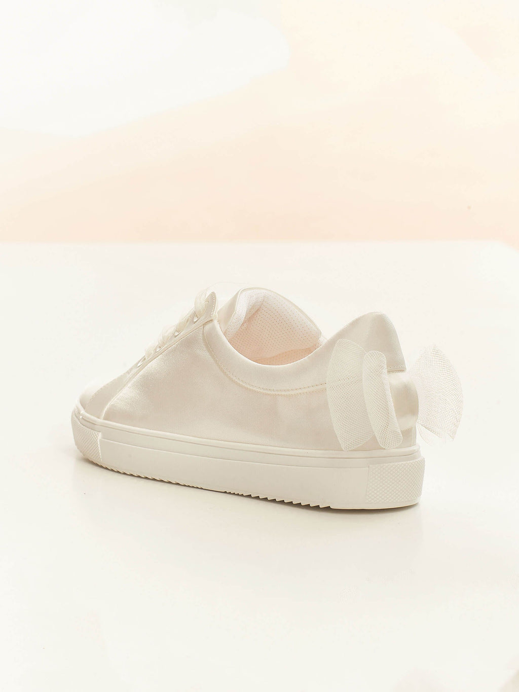 EMILY
Braut Sneaker aus Satin