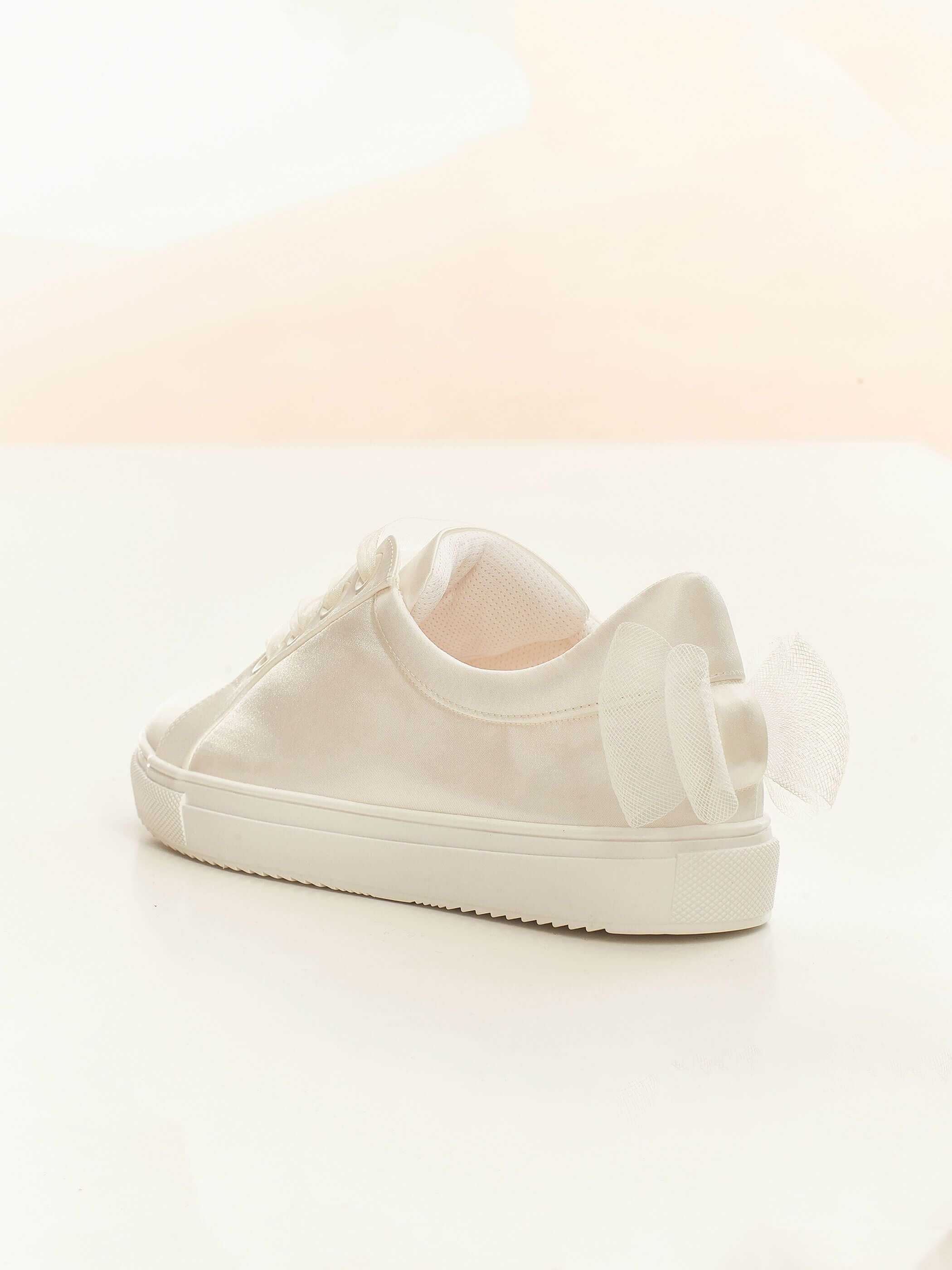EMILY
Braut Sneaker aus Satin
