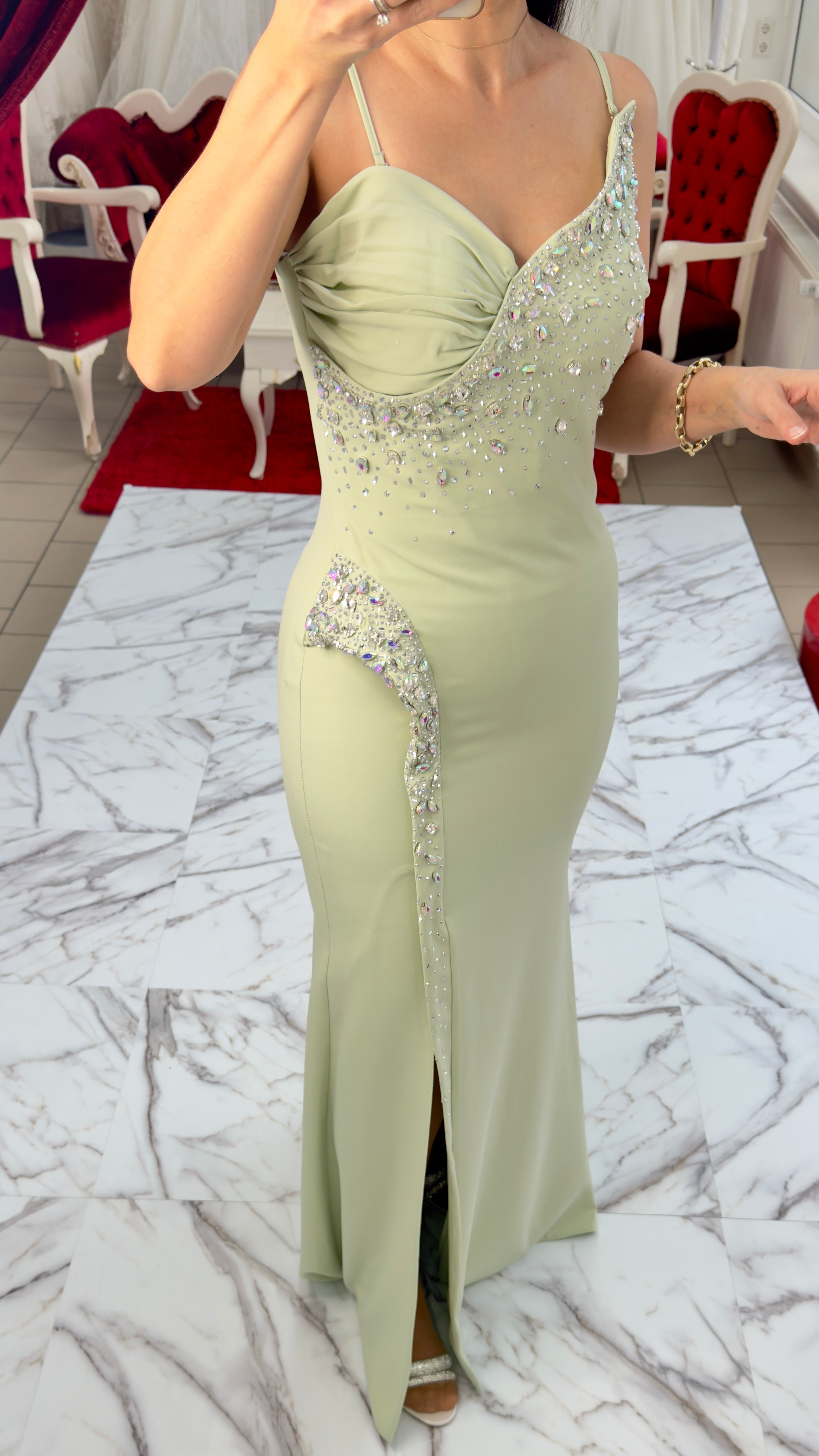 Elegantes figurbetontes Abendkleid mit Strassdetails c2143