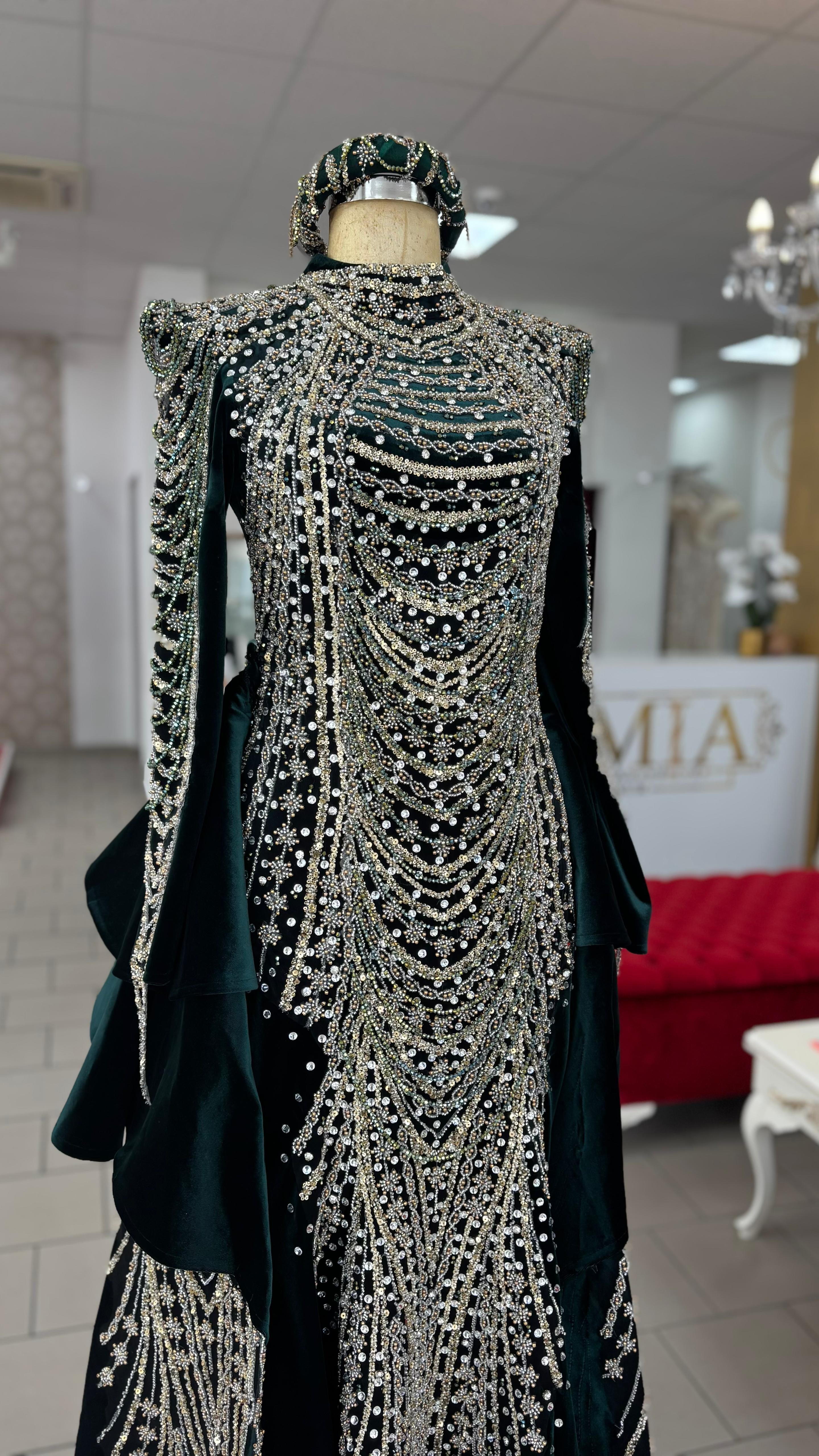 Kaftan „Hürrem“ – Luxus Bindallı in Smaragdgrün mit Kristallbesatz