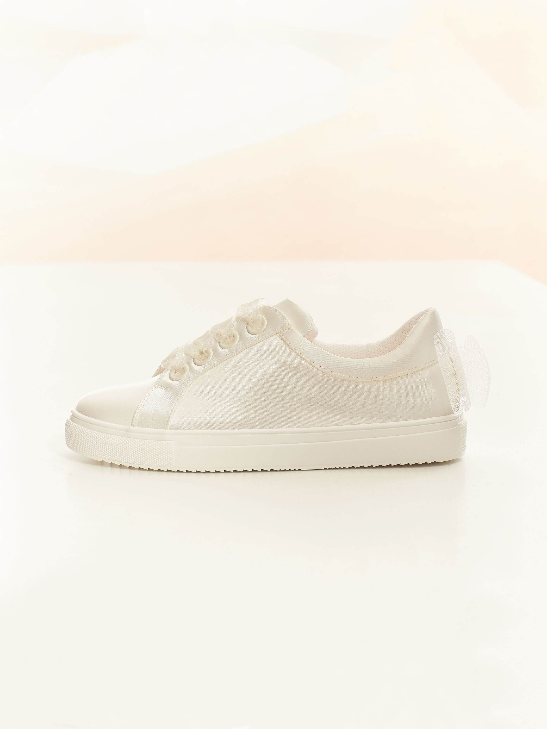 EMILY
Braut Sneaker aus Satin