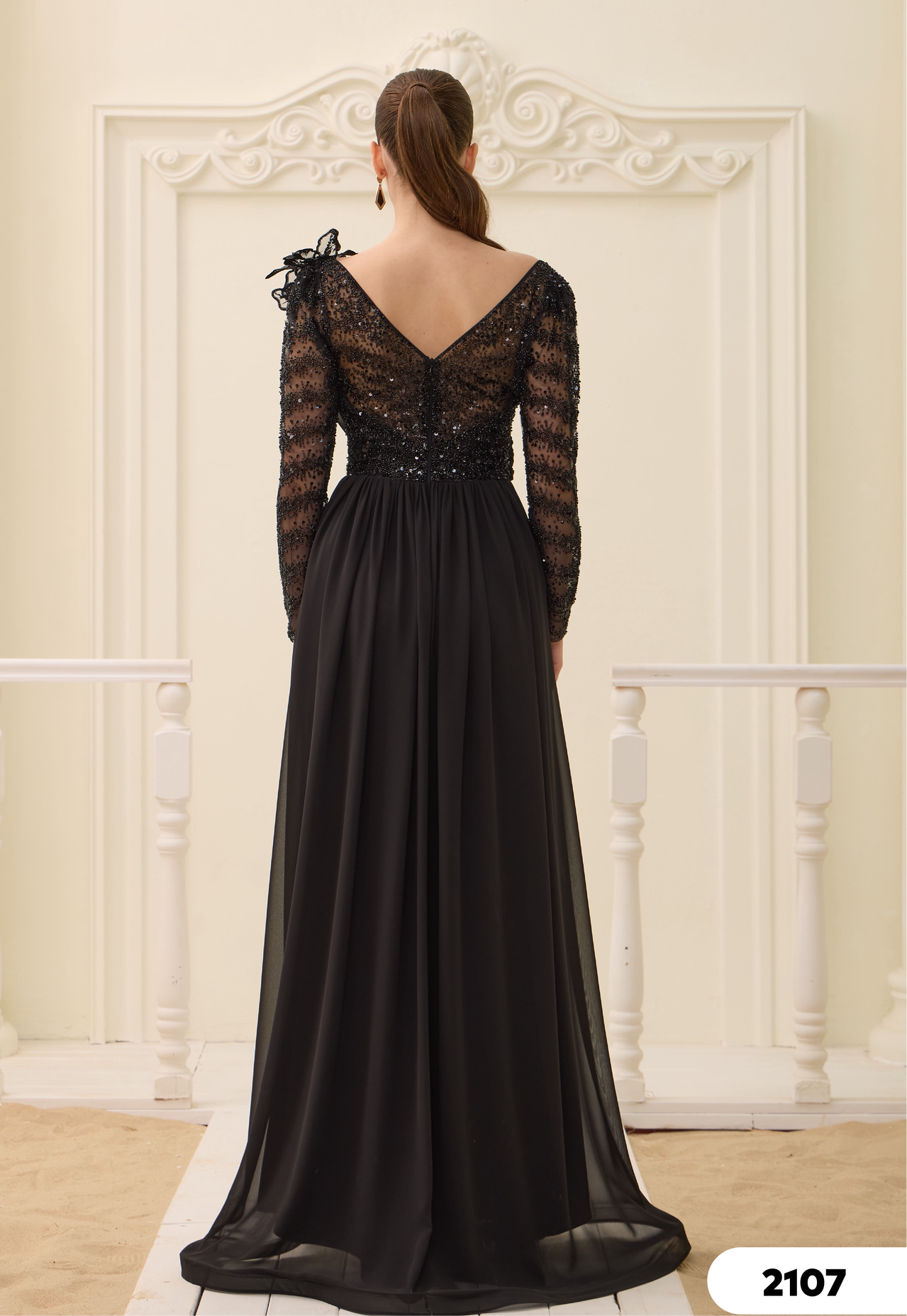 Elegantes Abendkleid mit Spitze & Drapierung – Modell C2107