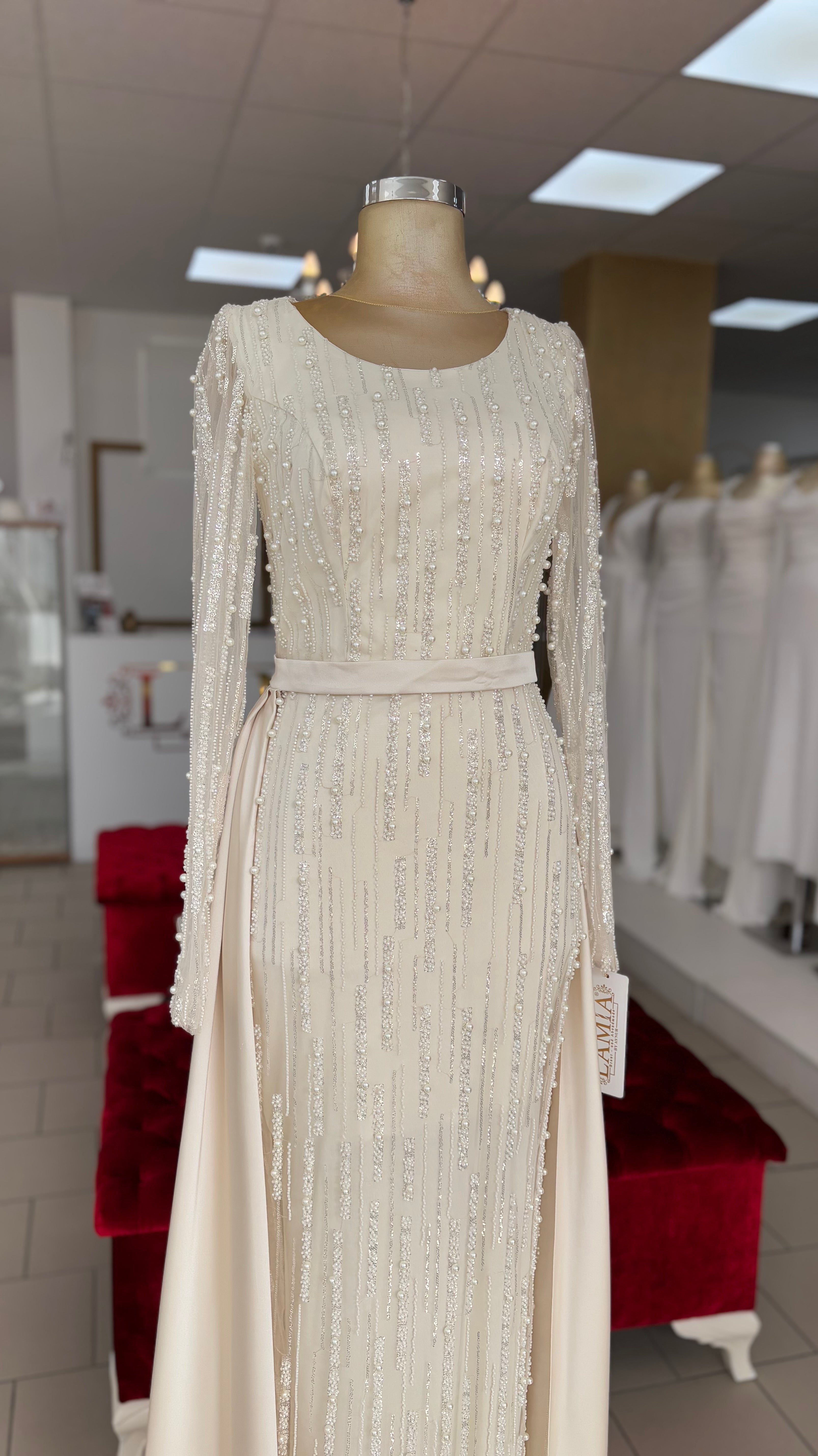 Elegantes Ballkleid Champagnerfigurbetont – Lamia Braut- und Abendmode