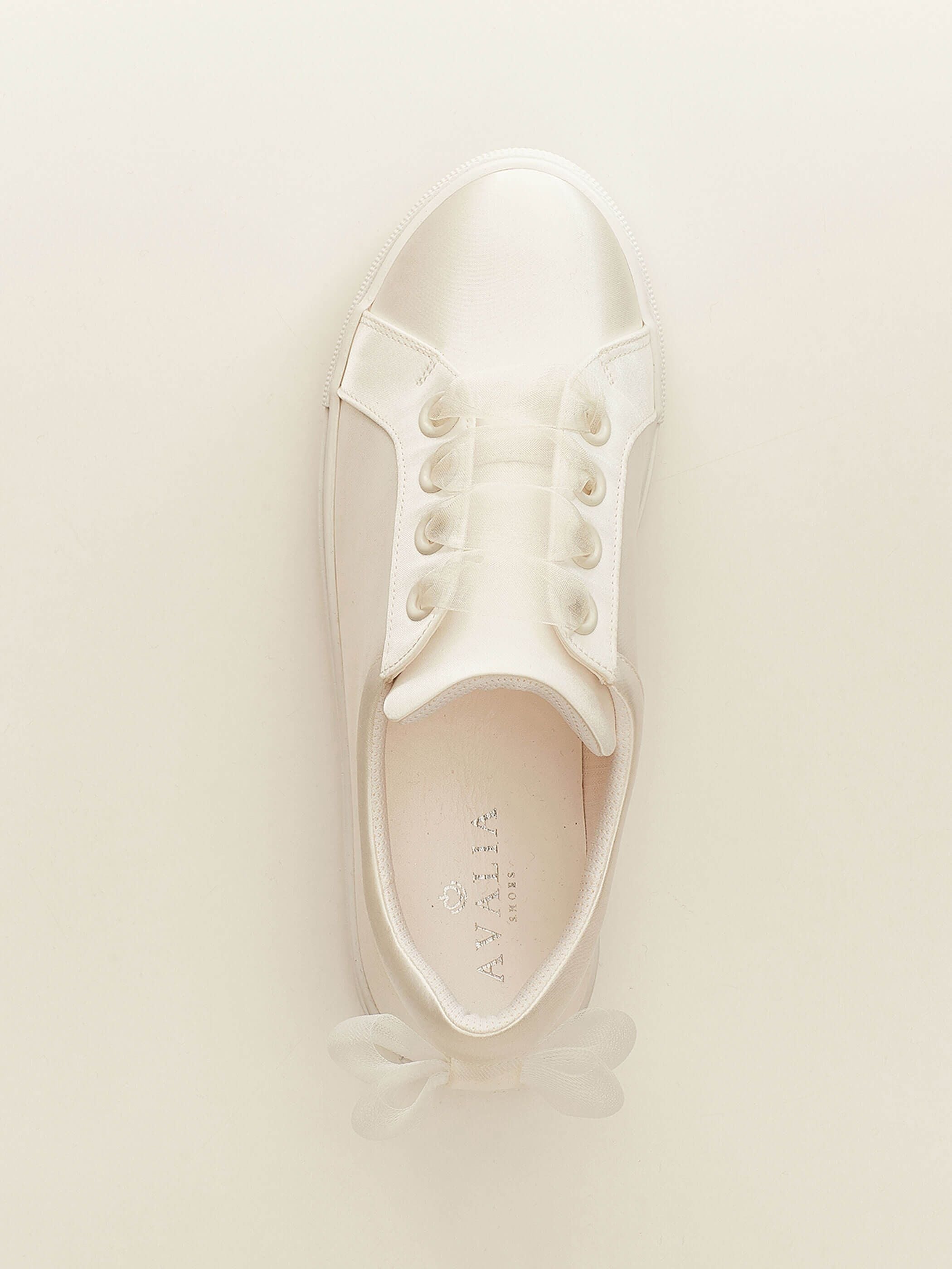 EMILY
Braut Sneaker aus Satin