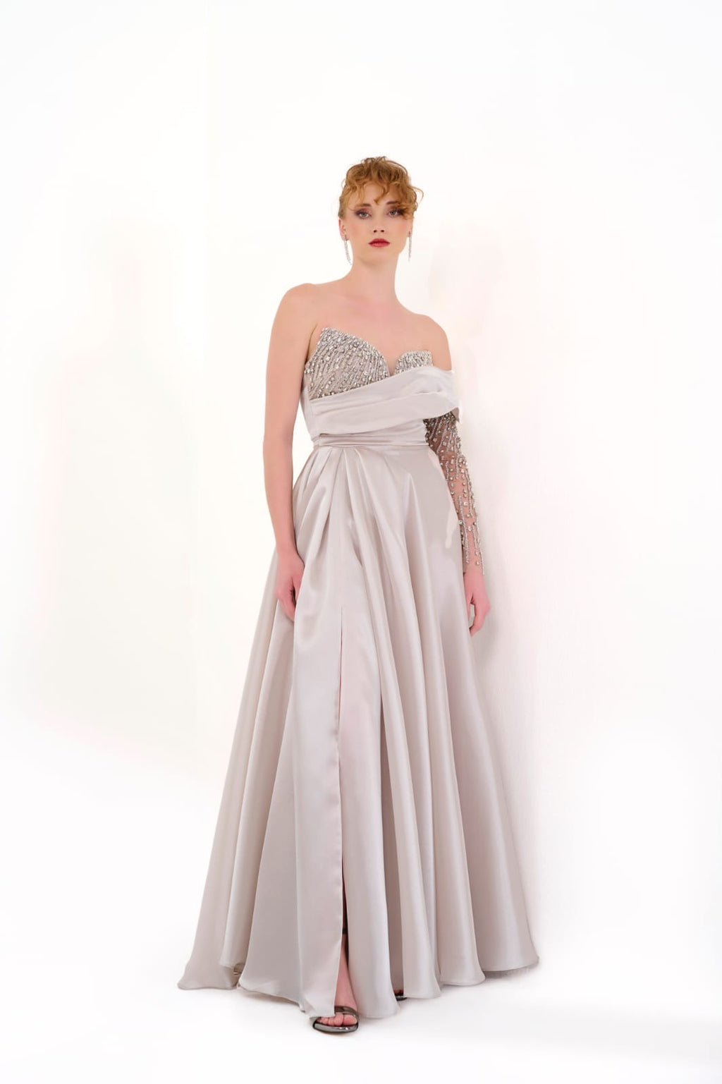 Elegantes Abendkleid mit One-Shoulder-Detail & Glanzakzenten / C4981