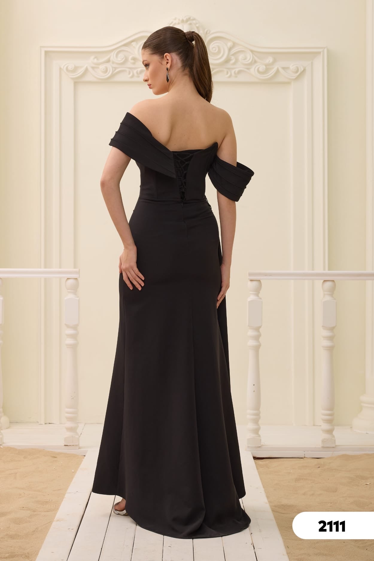 Elegantes Abendkleid mit Off-Shoulder-Design & Schlitz C2111