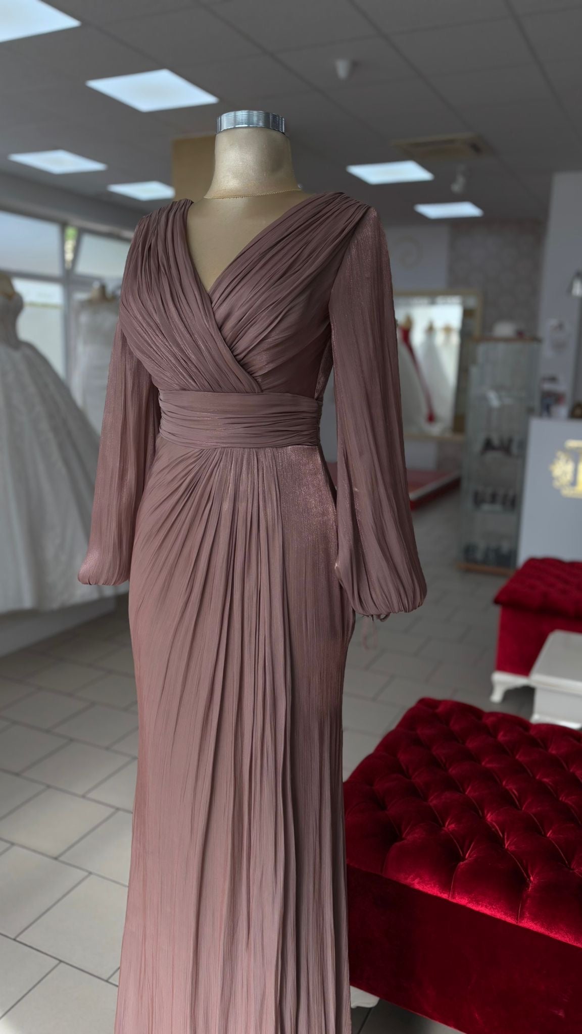 Abendkleid mit Wickeloptik & Plisseerock – Modell G8502