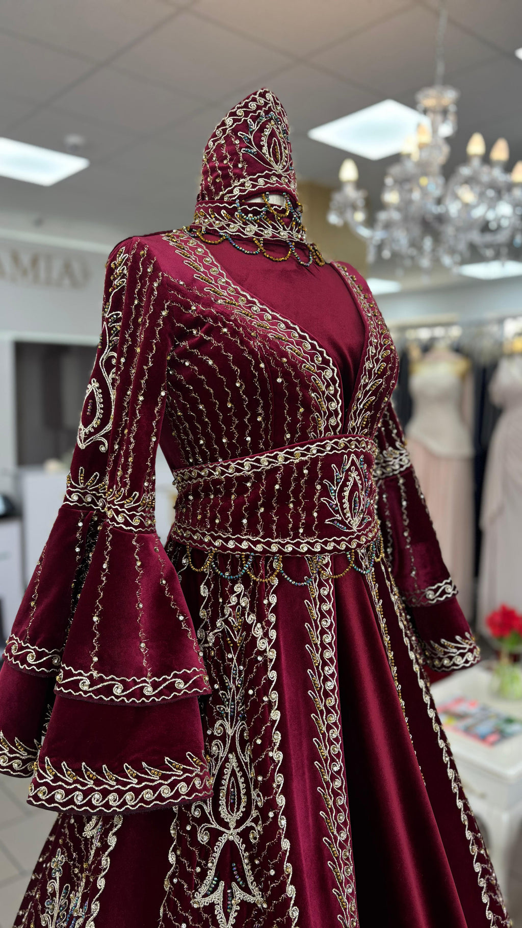Kaftan „Sultan“ – Luxus Bindallı in Bordeaux mit Goldstickerei 4- Teilig