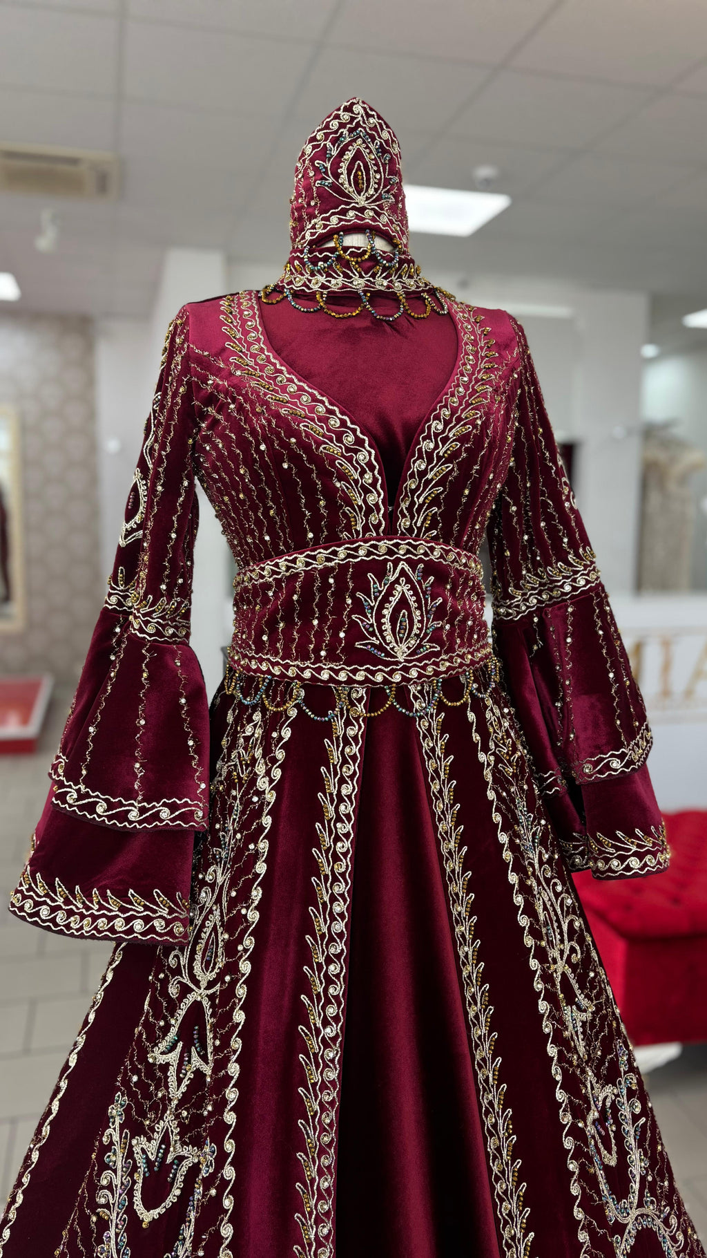 Kaftan „Sultan“ – Luxus Bindallı in Bordeaux mit Goldstickerei 4- Teilig