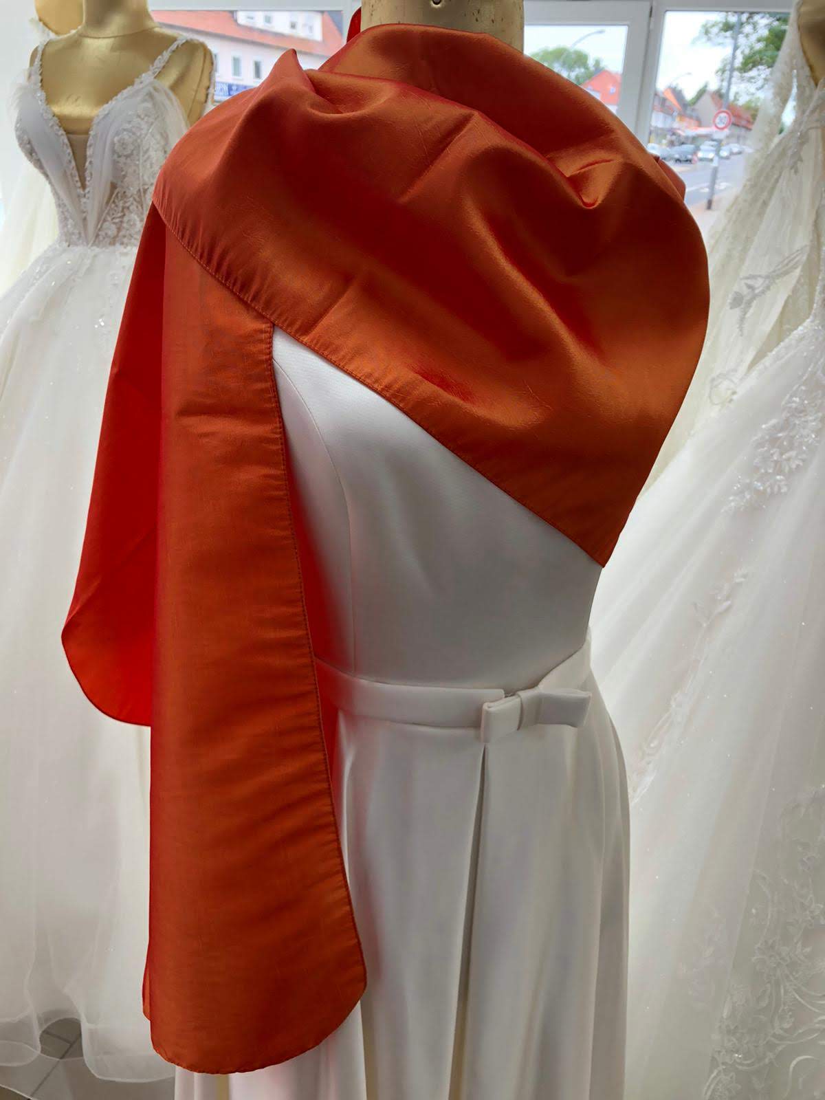 Stola Orange Taft – Ansicht 1 | Lamia Mode