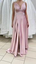 Abendkleid FK3335 – Satin und Spitze in Puder – Ansicht 1 | Lamia Mode