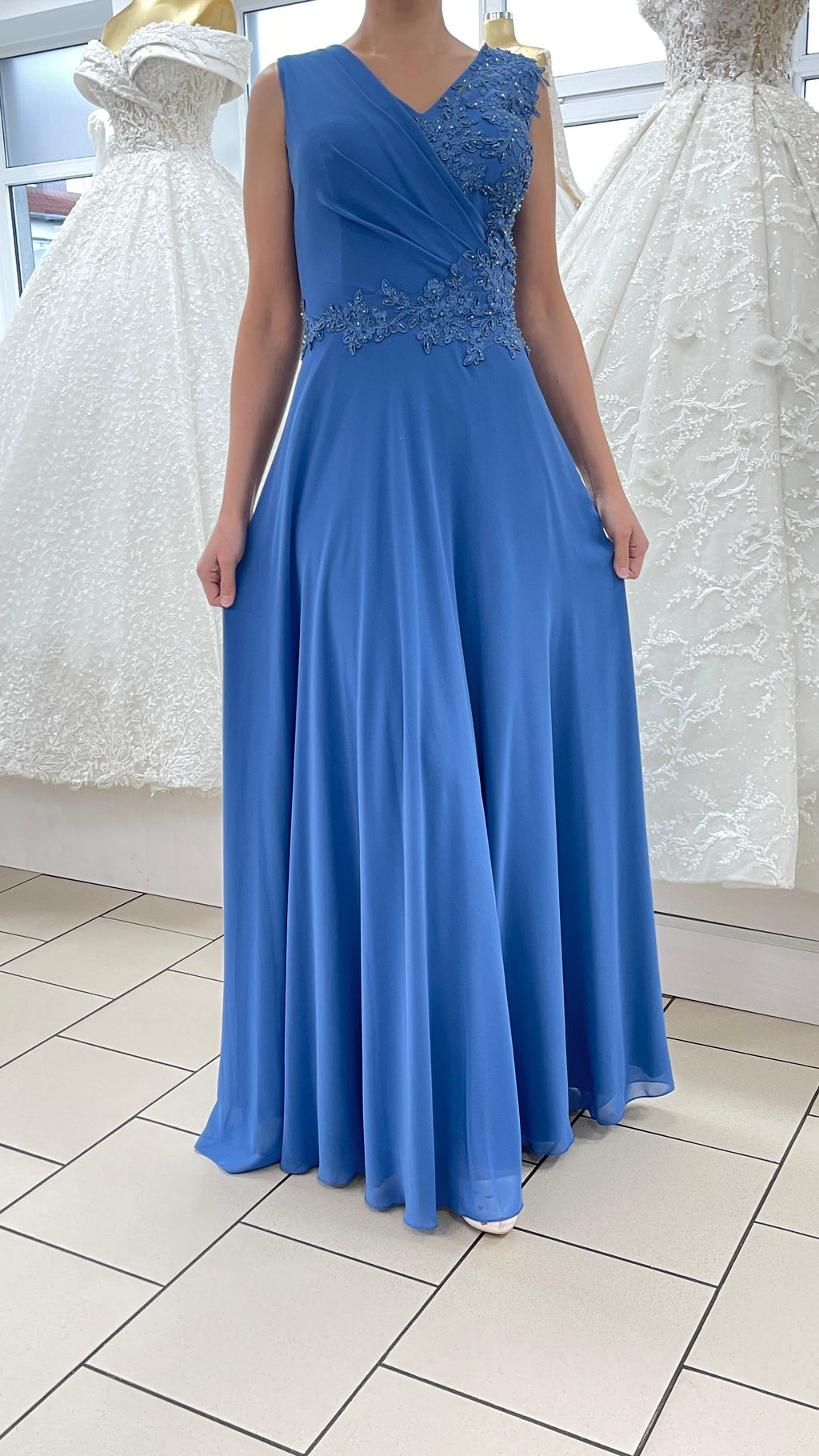 Abendkleid Elegantes Kleid mit Drapierung & fließender A-Linie – FK3245 in Indigo – Ansicht 1 | Lamia Mode