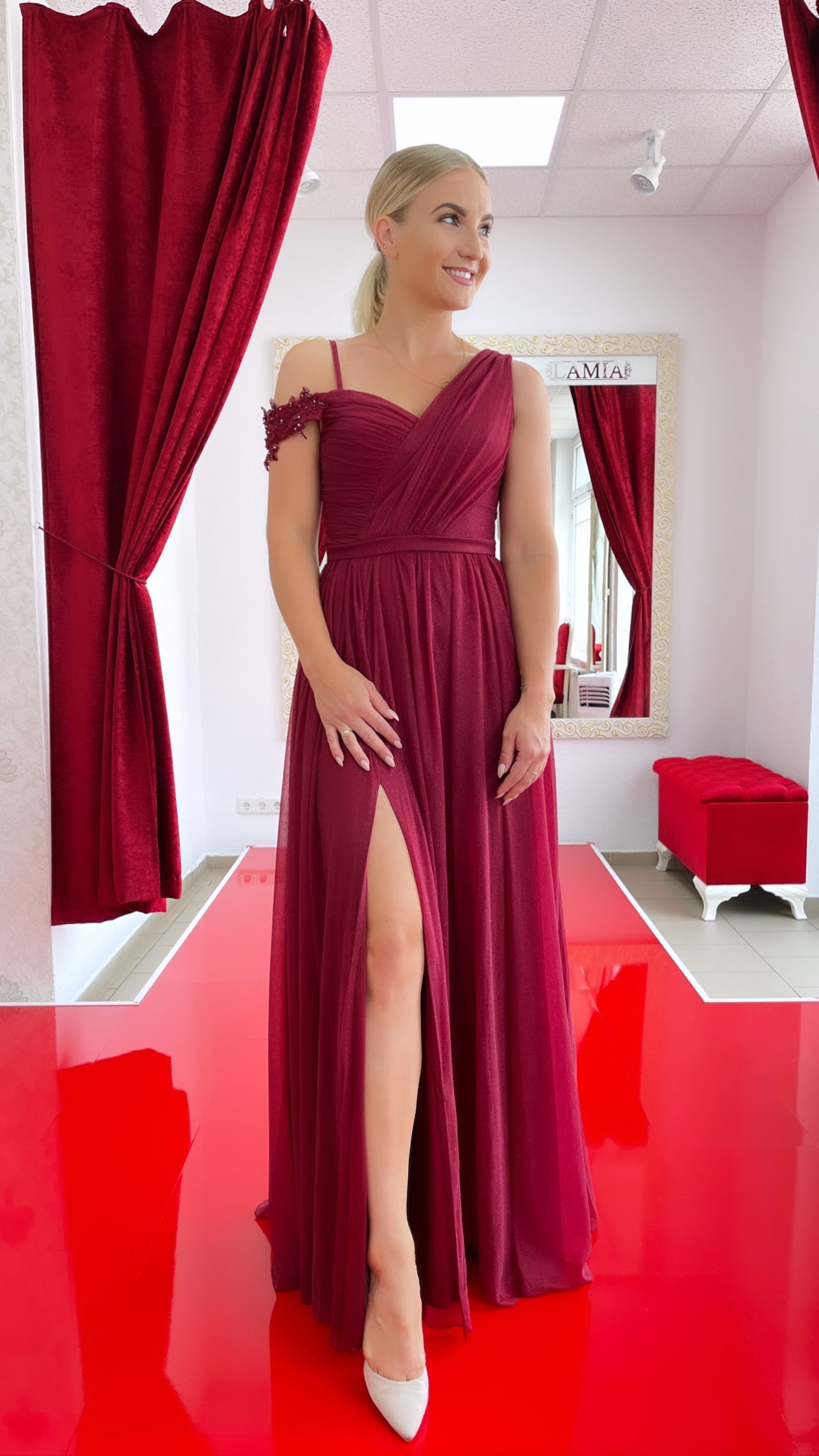 Abendkleid FK4133 – Tüll und Beinschlitz in Puder – Ansicht 1 | Lamia Mode