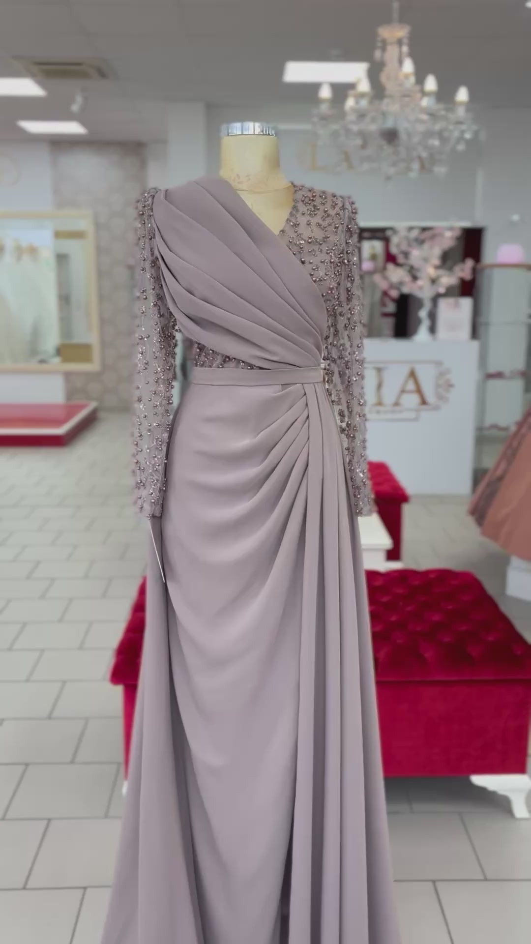 Drapiertes Kleid mit Perlenärmeln & V-Ausschnitt -R7443