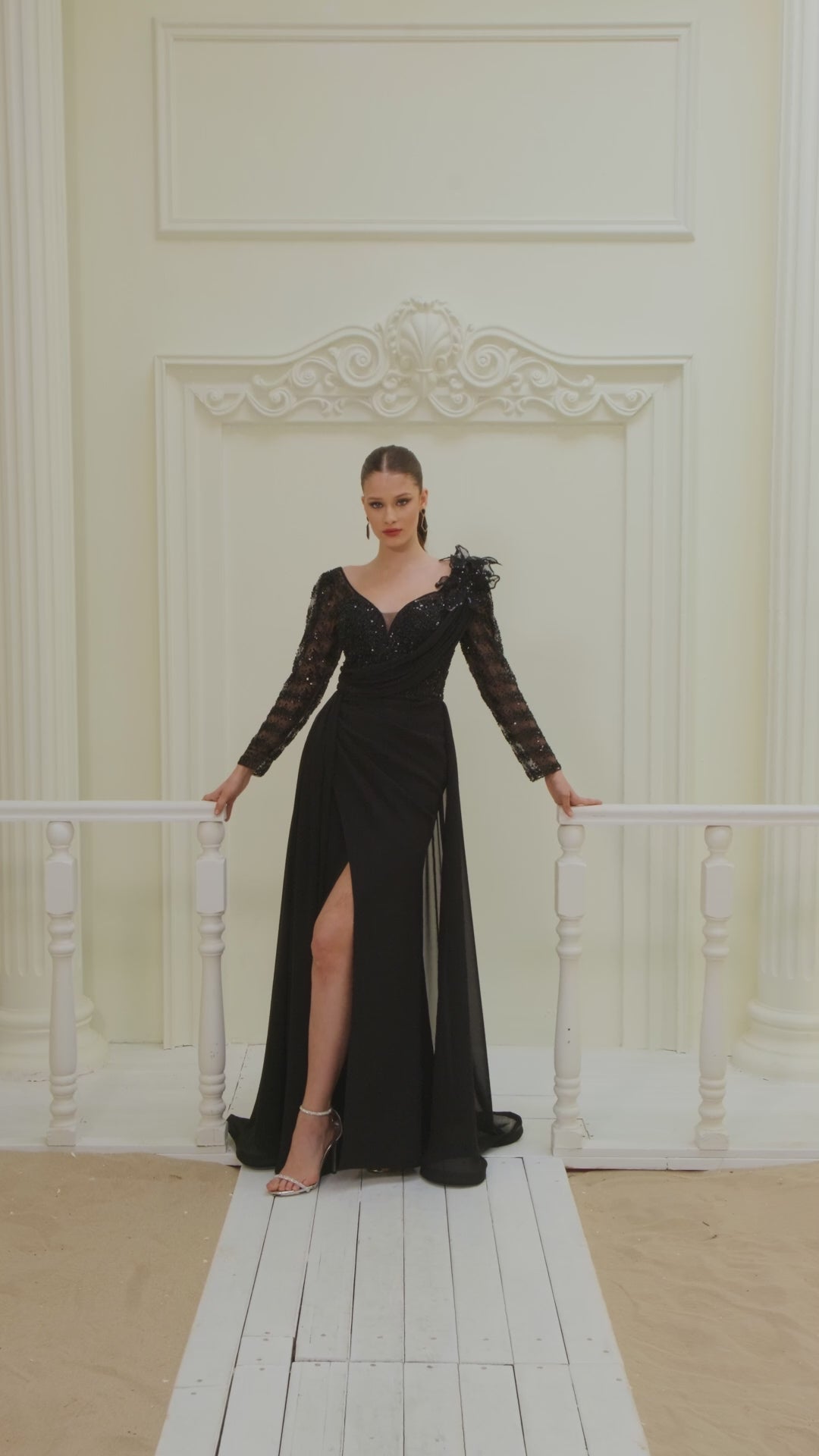 Elegantes Abendkleid mit Spitze & Drapierung – Modell C2107