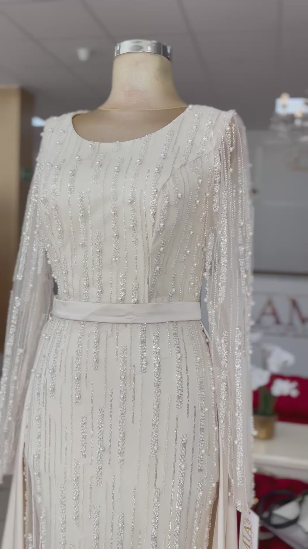 Elegantes Ballkleid Champagnerfigurbetont – Lamia Braut- und Abendmode