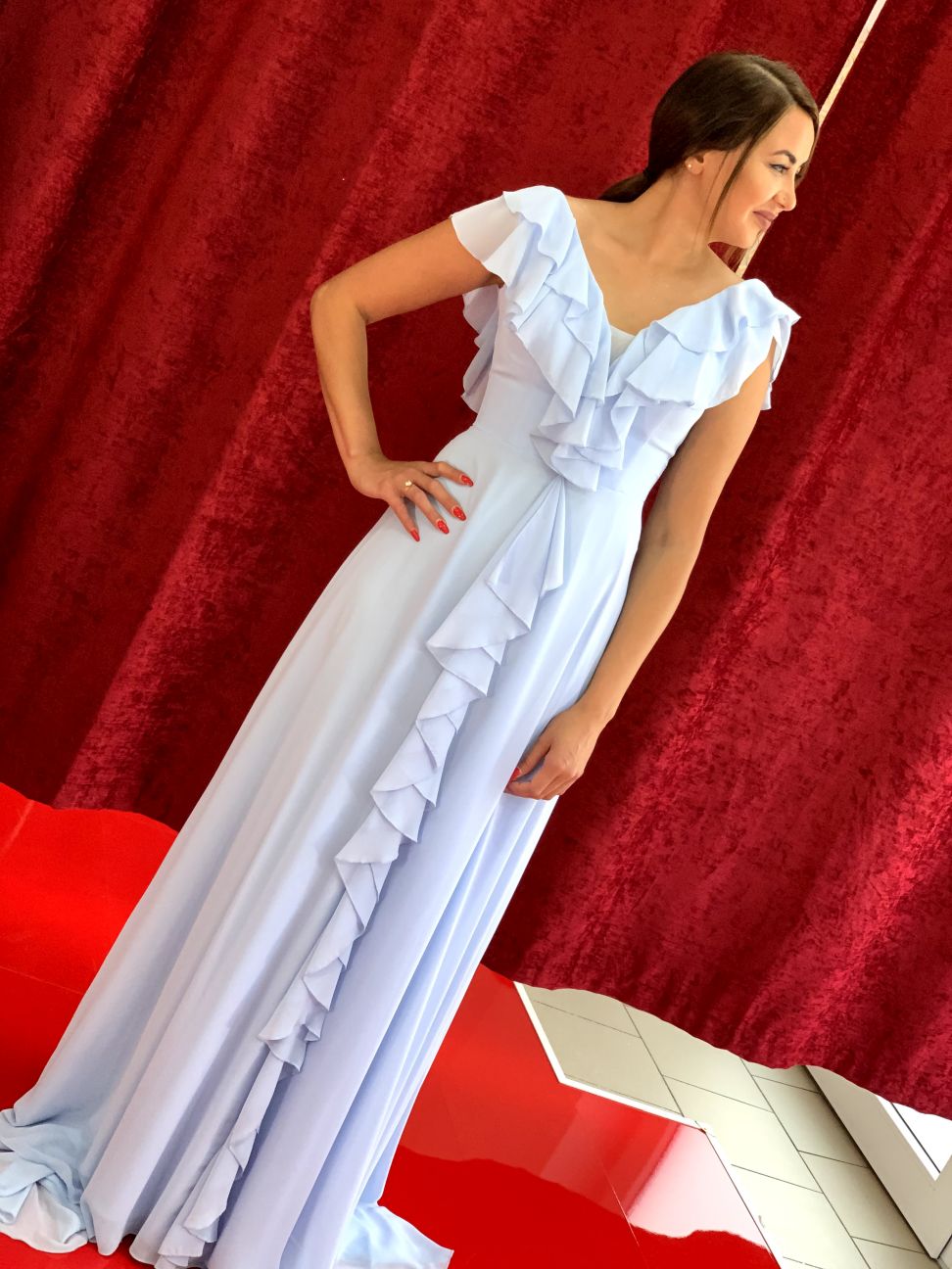 Elegantes Kleid mit Volants und fließender A-Linie / FK3218