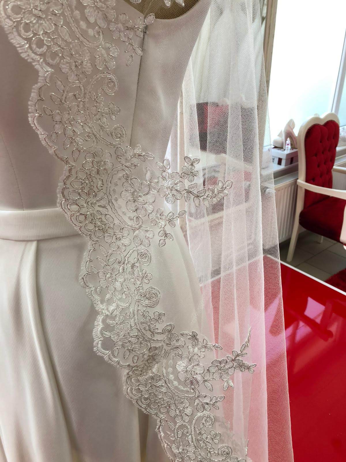 Schleier mit Spitzenkante L26