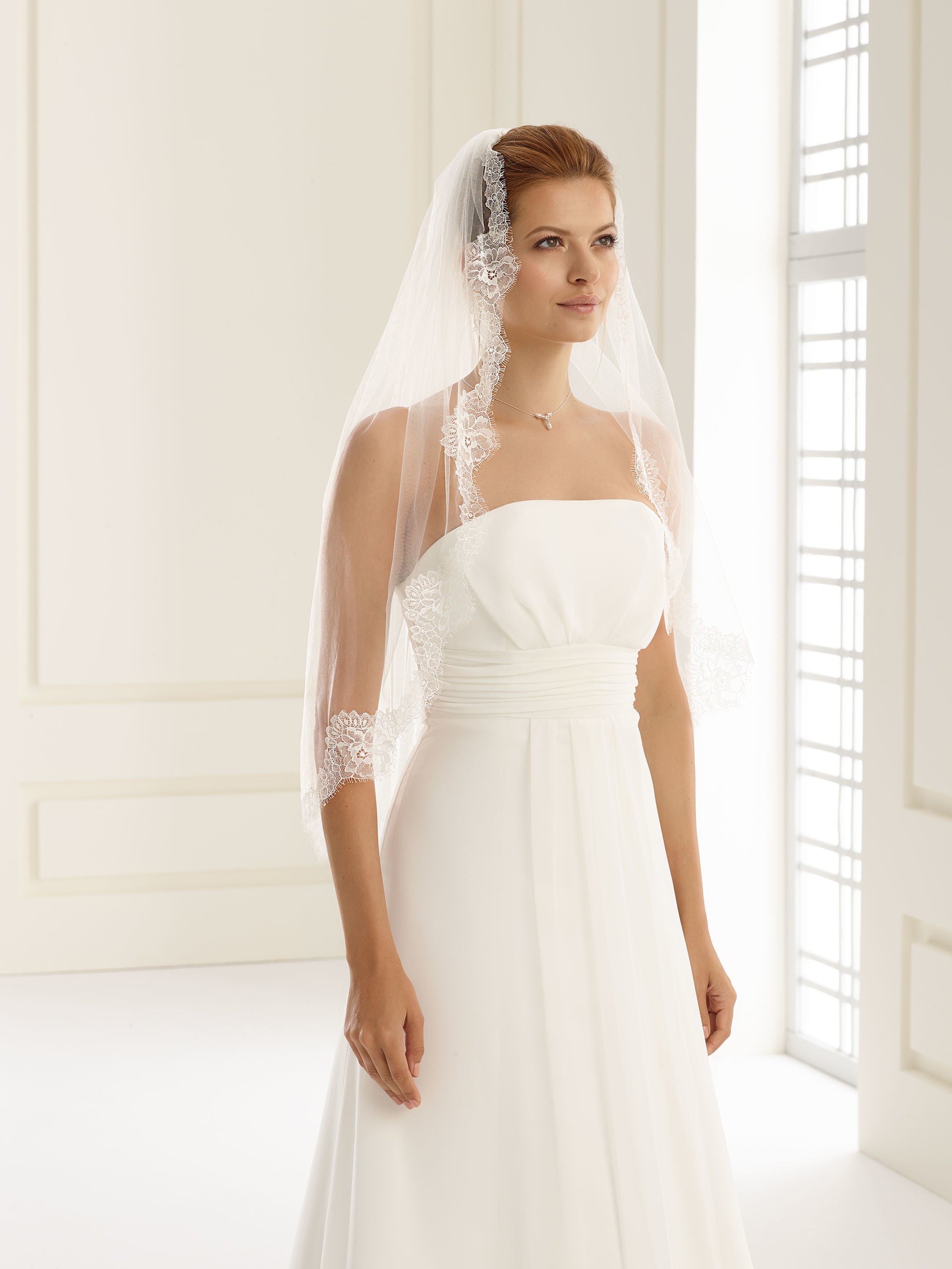 Schleier mit Spitzenkante S160