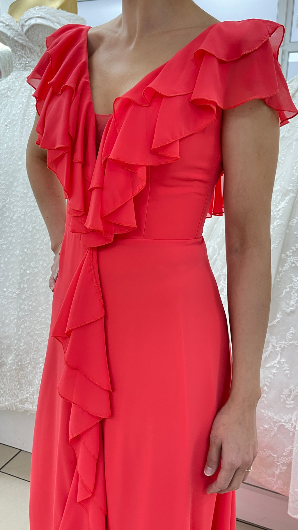 Elegantes Kleid mit Volants und fließender A-Linie / FK3218