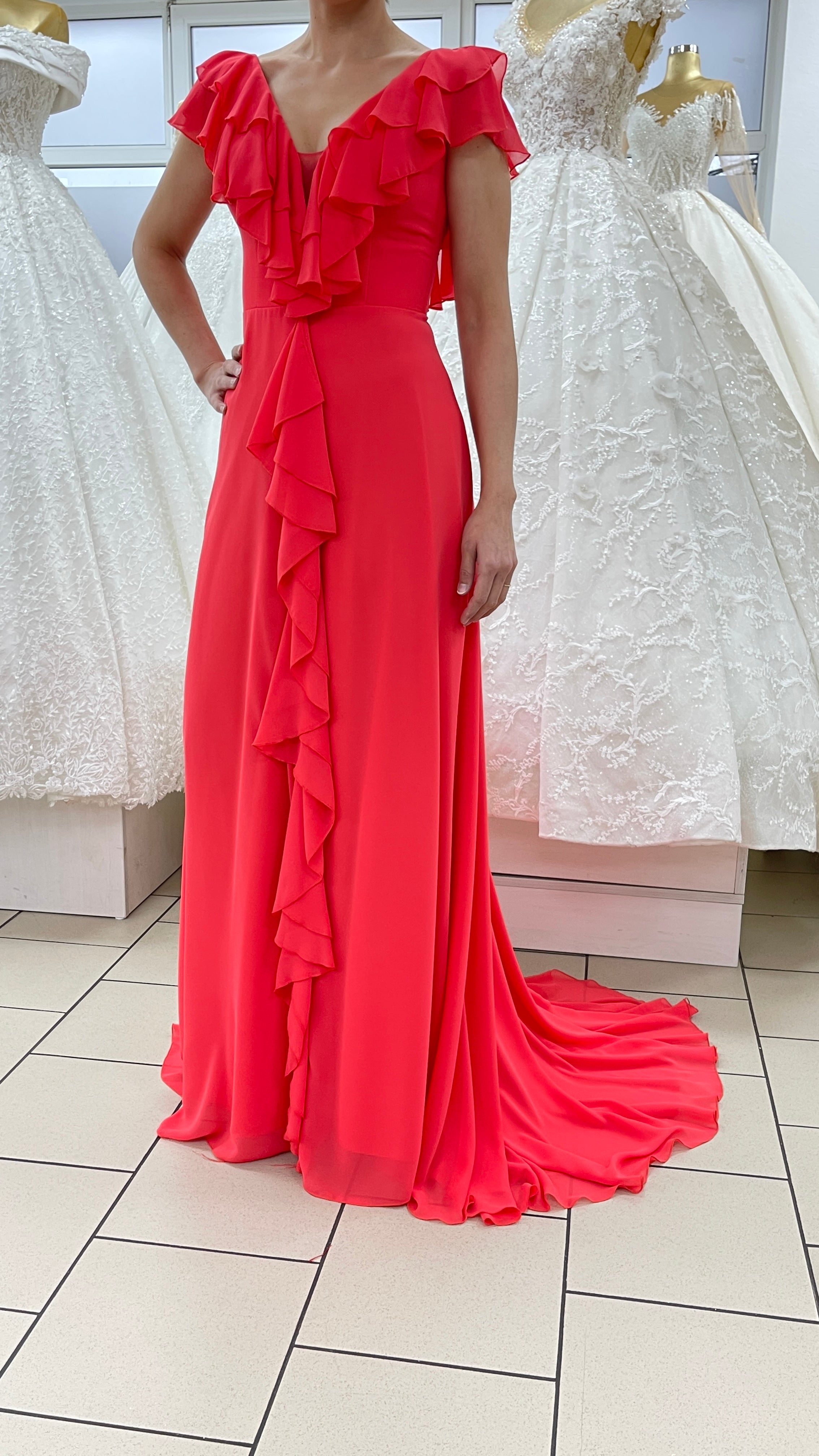 Elegantes Kleid mit Volants und fließender A-Linie / FK3218