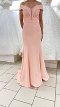 Elegantes Kleid mit klarer Linienführung / FK3251