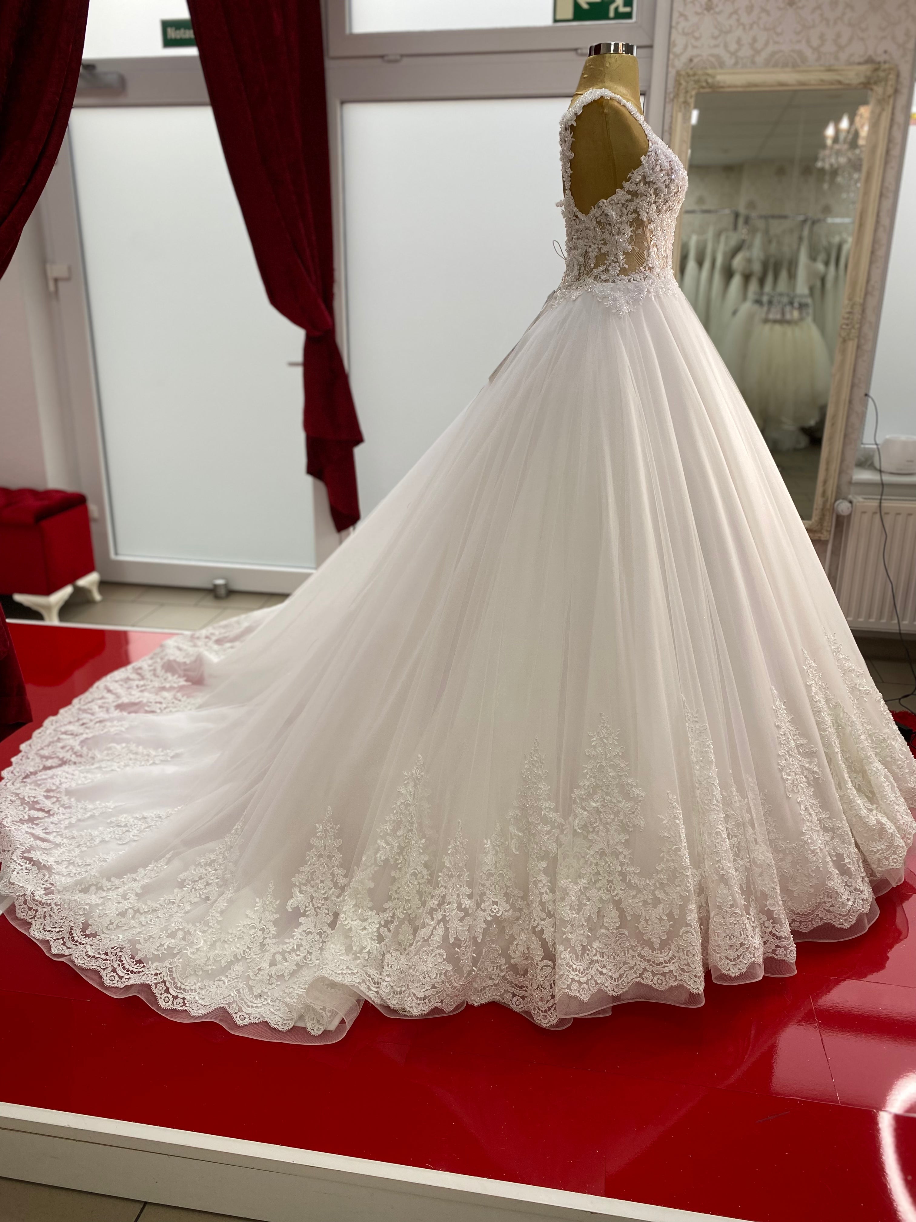 Brautkleid April