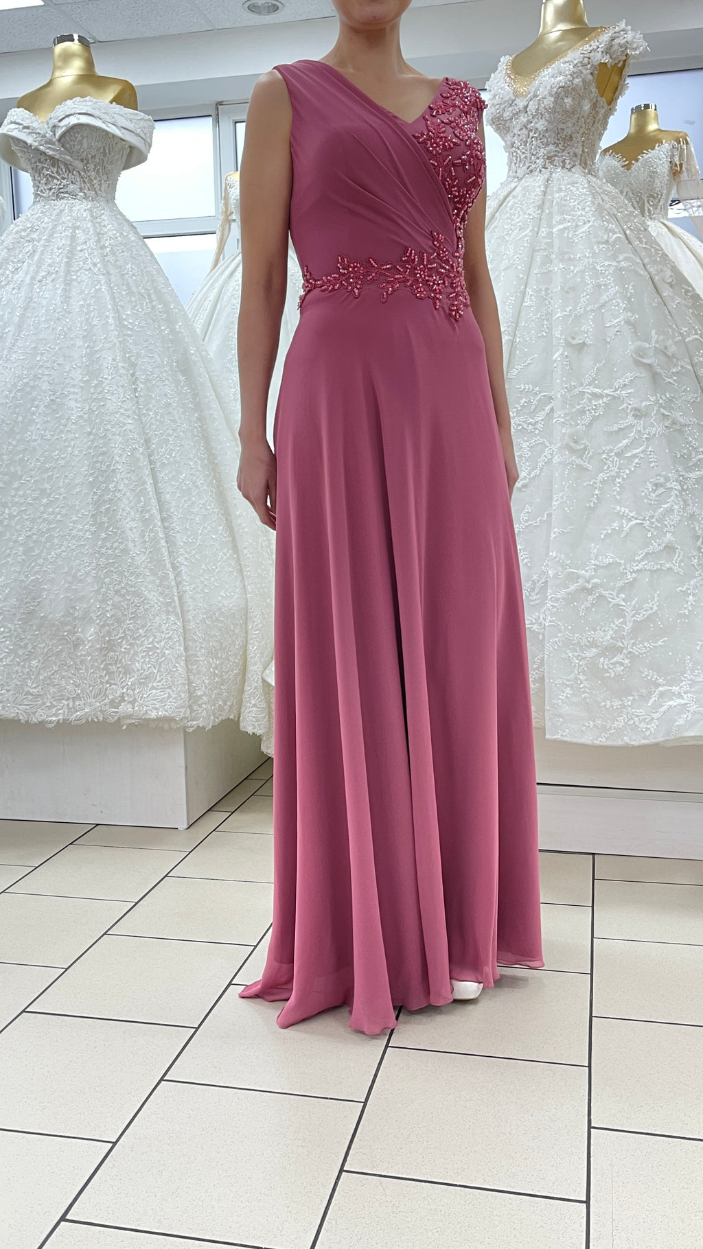 Elegantes Kleid mit Drapierung & fließender A-Linie / FK3245