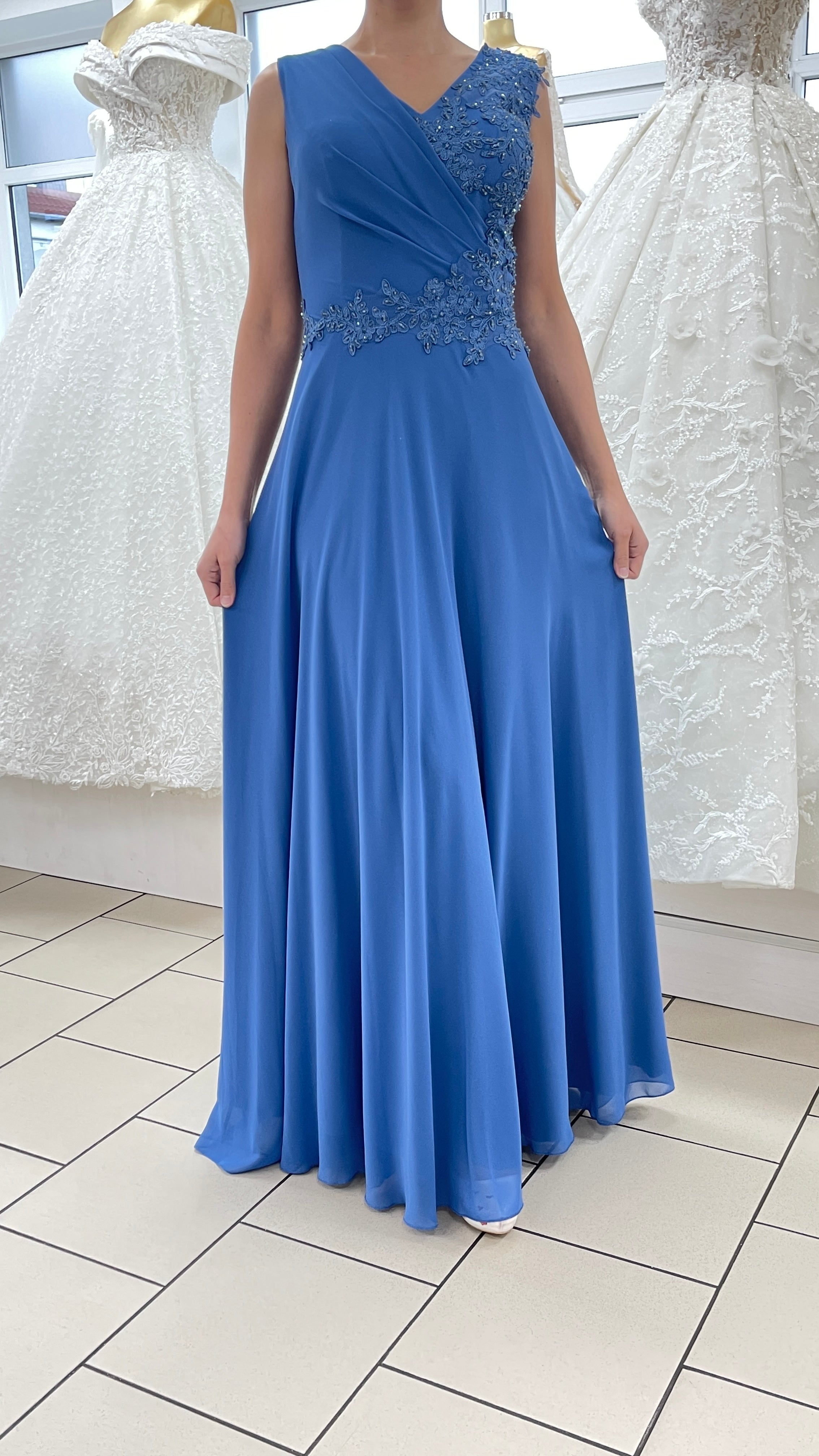 Elegantes Kleid mit Drapierung & fließender A-Linie / FK3245