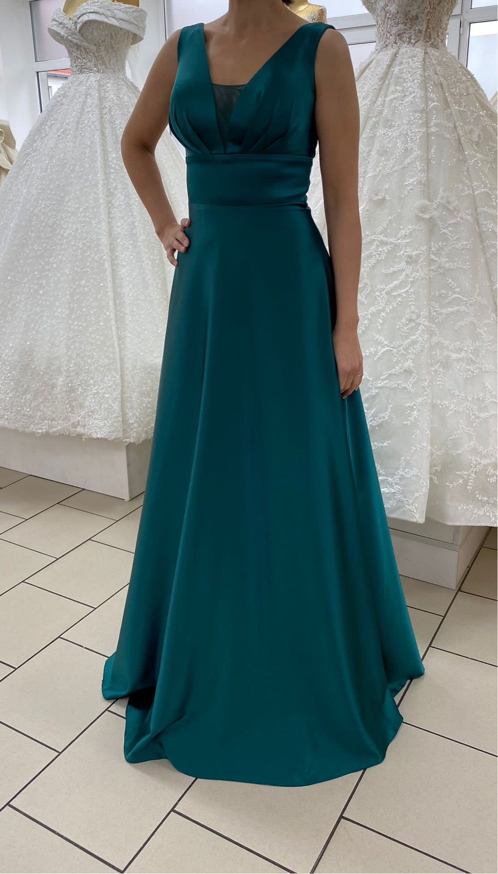 Elegantes Abendkleid mit V-Ausschnitt & A-Linie - FK4108