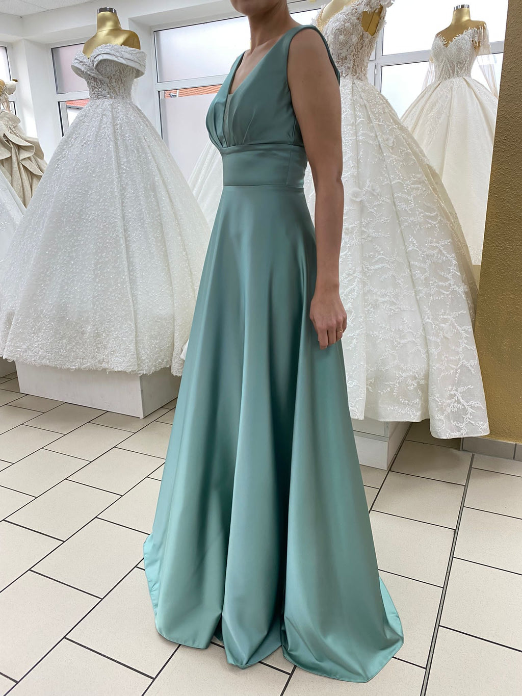 Elegantes Abendkleid mit V-Ausschnitt & A-Linie - FK4108