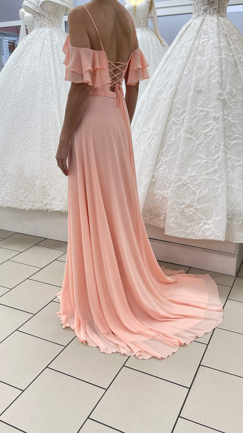 Elegantes Abendkleid mit Volantärmeln & Schnürung / FK3219