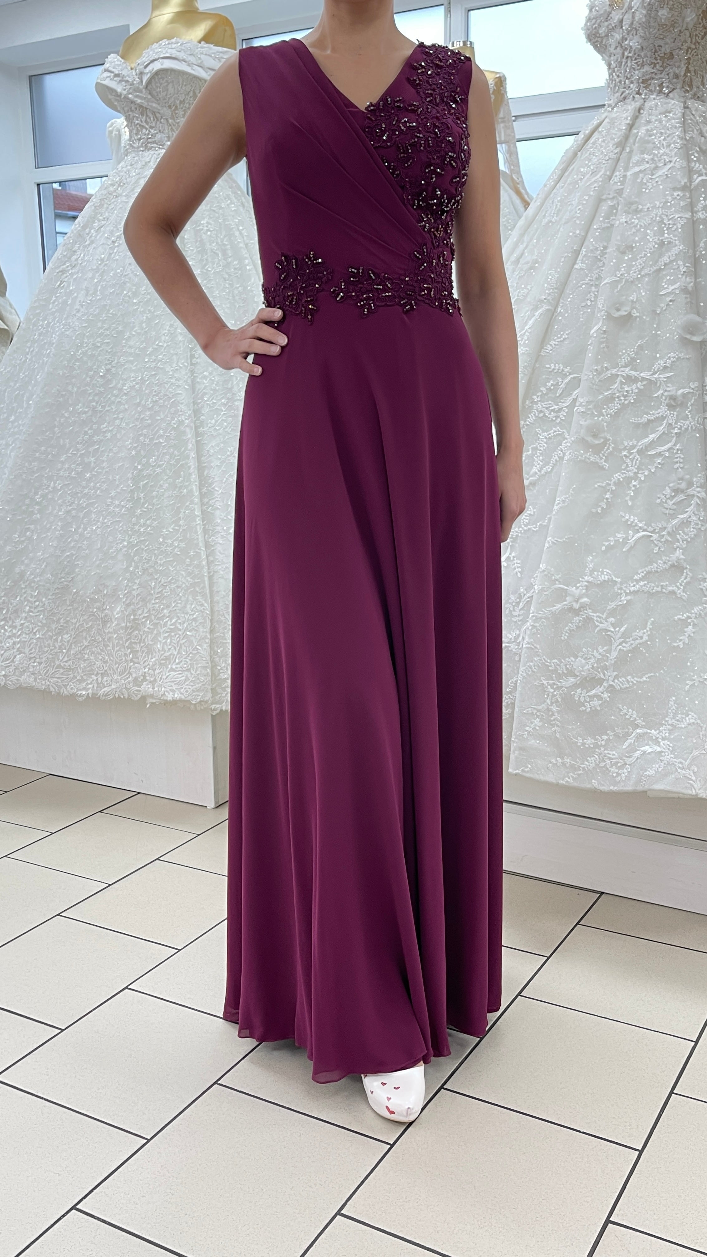 Elegantes Kleid mit Drapierung & fließender A-Linie / FK3245
