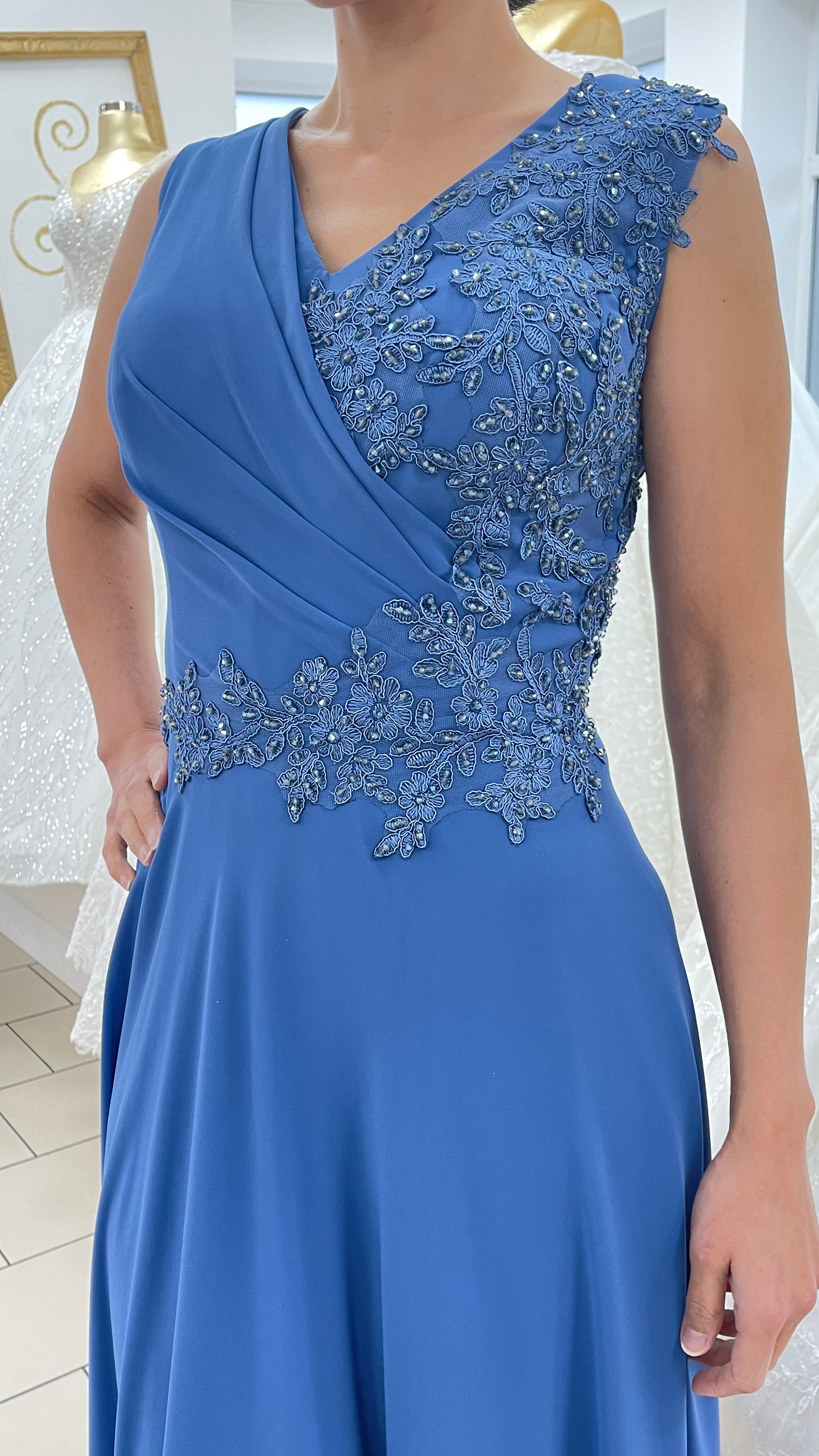 Elegantes Kleid mit Drapierung & fließender A-Linie / FK3245