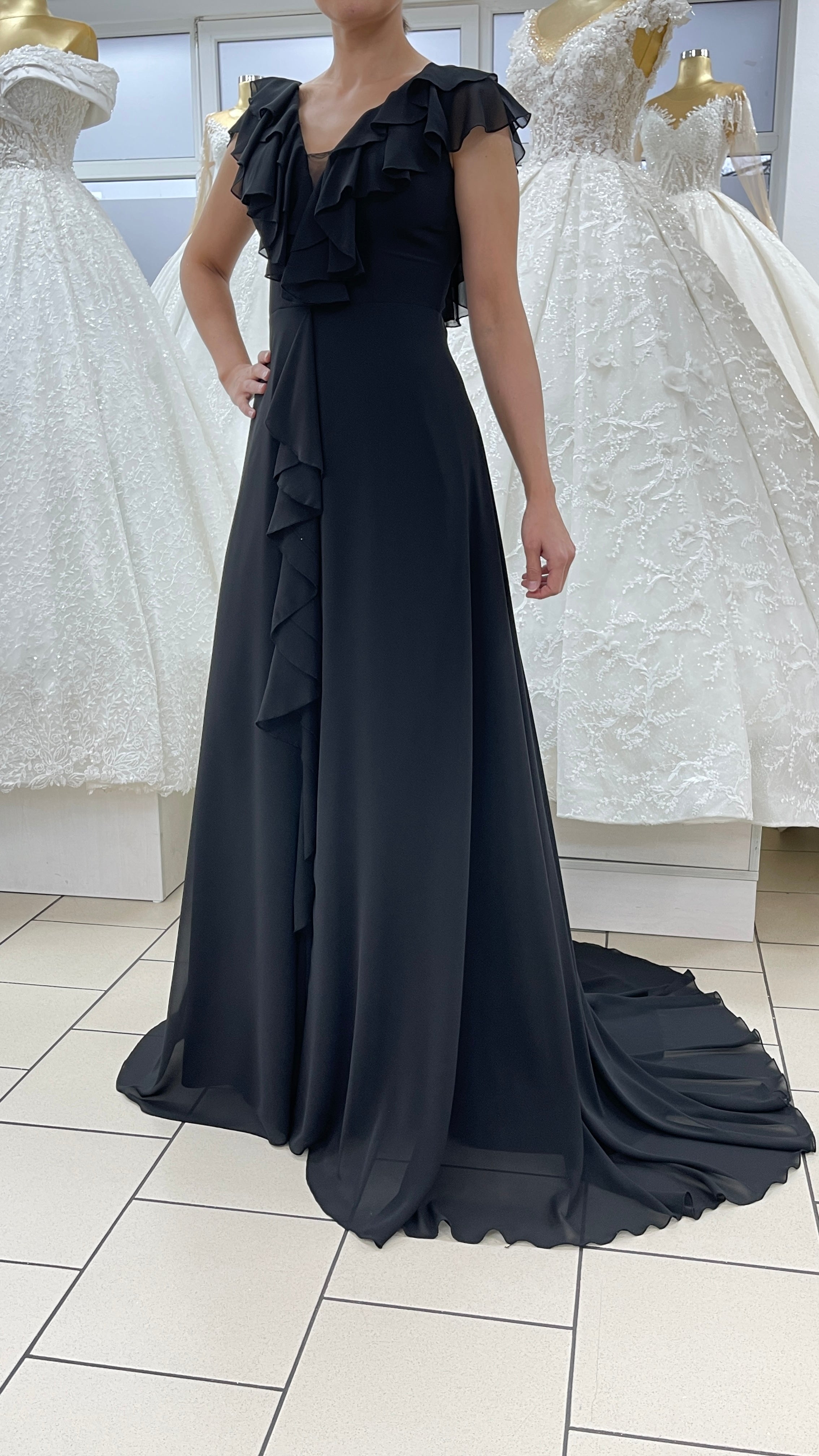 Elegantes Kleid mit Volants und fließender A-Linie / FK3218